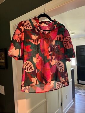 entro Multicolor Floral Short Sleeve Blouse in Pink, Red & Green